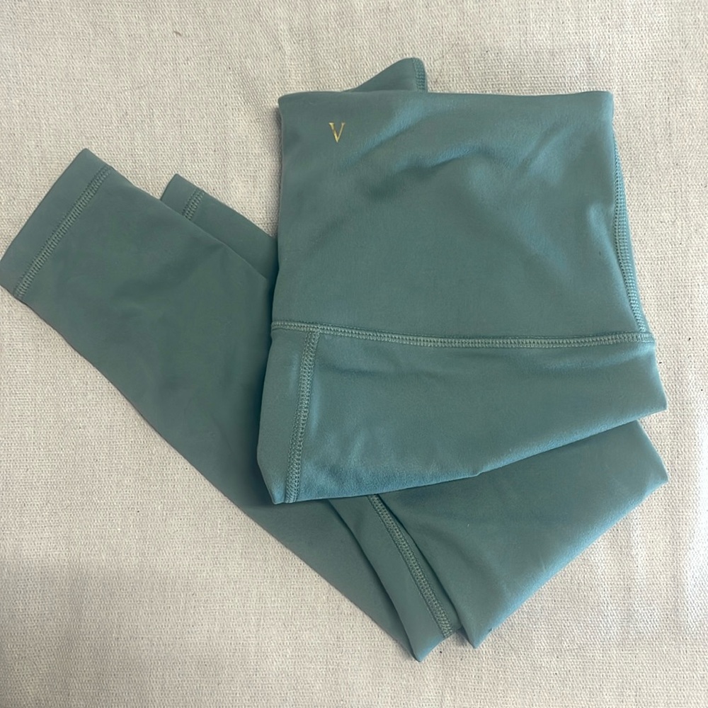 Victoria Secret Flow Leggings (new w/o tag)